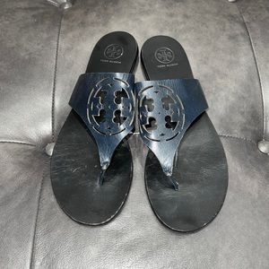 Tory Burch Navy Leather Thong Sandal with Laser-Cut Logo Detail Size 9
